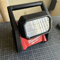 Milwaukee M18 Flood Light 4,000 Lumens 