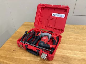 MILWAUKEE 5.5 Amp 5/8-in Corded SDS-Plus Concrete and Mansonry Rotary Hammer Drill and Carry Case Model #5263-20