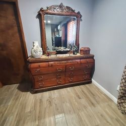Dresser With Mirror