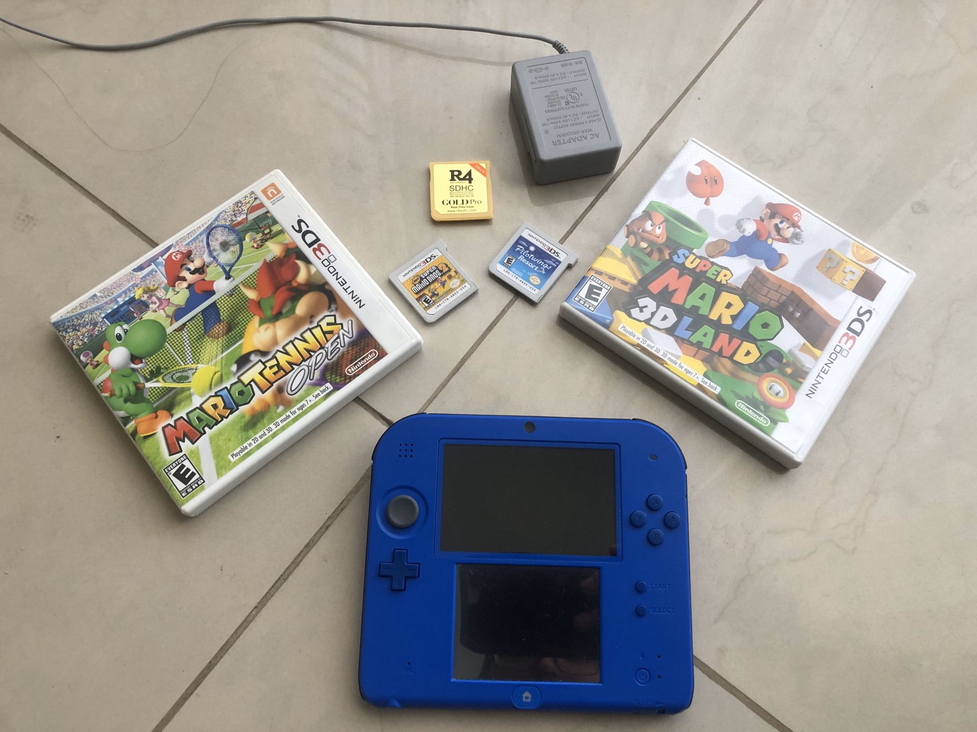Nintendo 2DS 3DS with Mario and R4 Cart