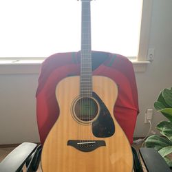 Yamaha acoustic guitar like new FS800