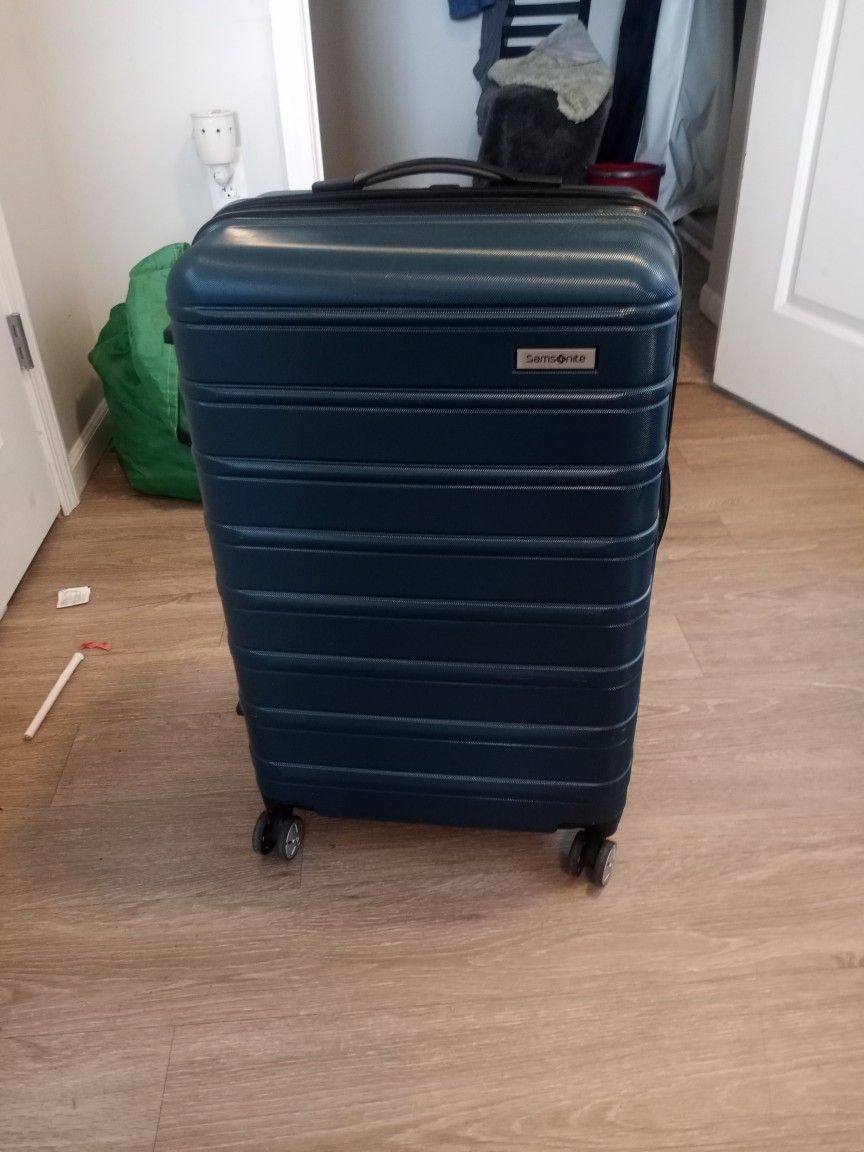 Samsonite Midsize Luggage