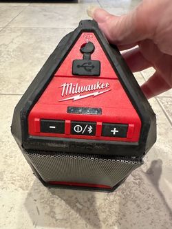 Milwaukee M12 wireless jobsite speaker