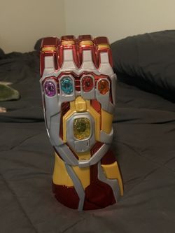 Thanos Infinity Gauntlet 