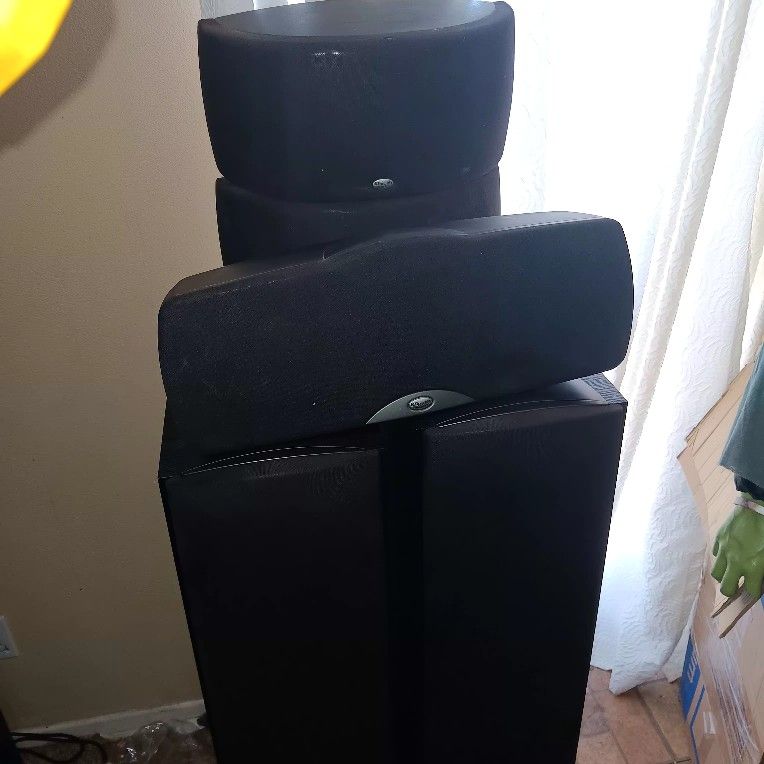KLIPSCH SURROUND FLOORSTANDING CENTER AND SURROUNDS SPEAKERS