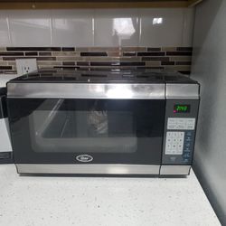 700 Watt Microwave 