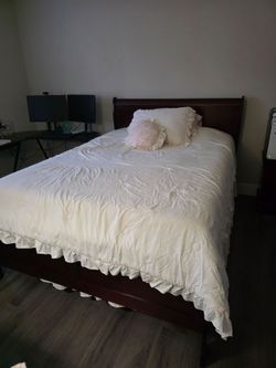 4 piece queen bedset cherry wood