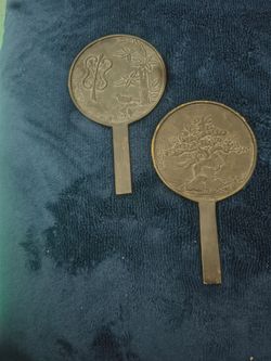 Japanese bronze hand mirror (e-kagami) dating from the late Edo period (circa early-to-mid 19th century).
