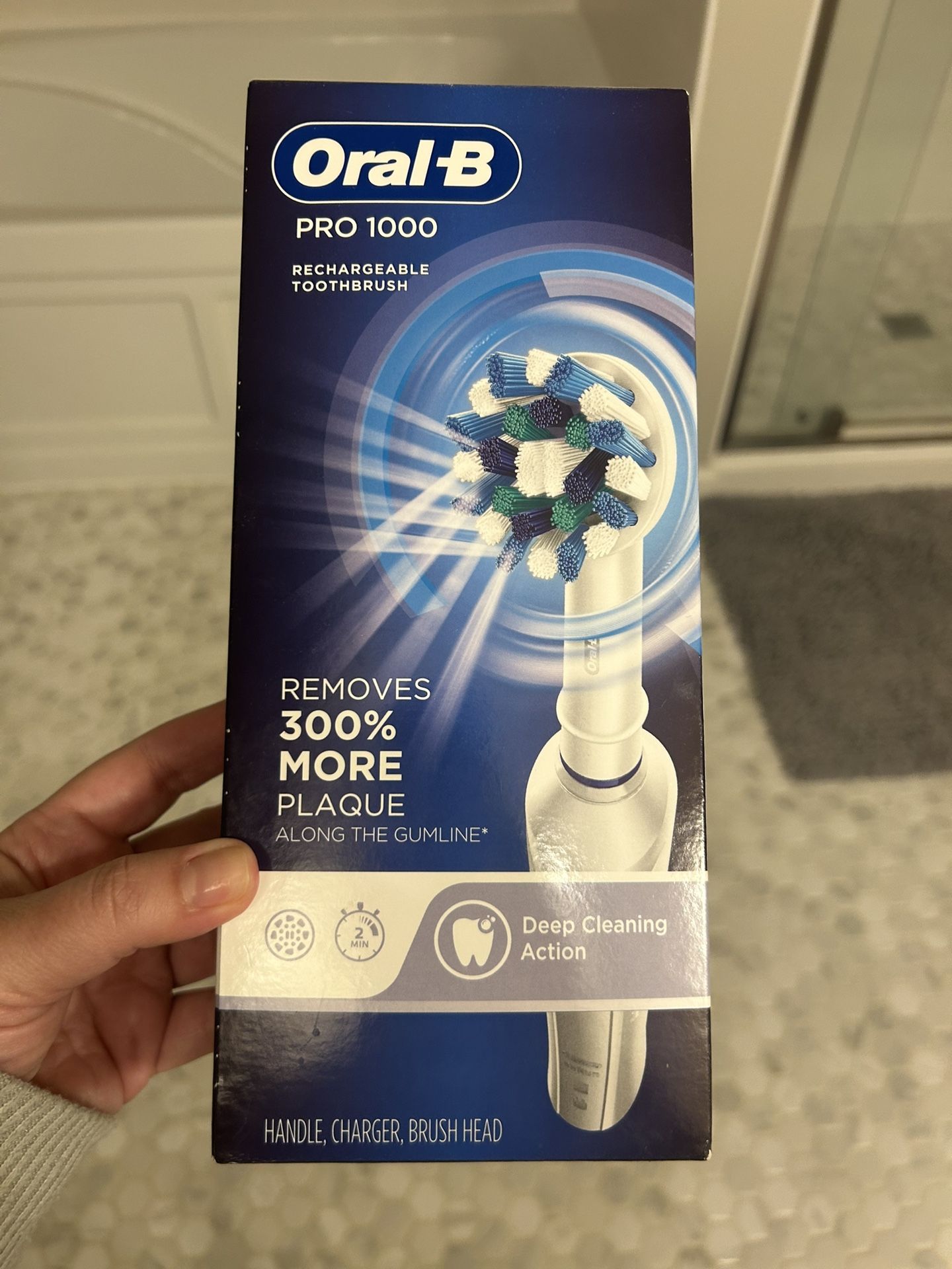 Oral B Rechargeable Toothbrush (new in box)