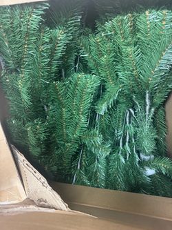 16ft. National Tree Company North Valley Spruce Tree Unlit New.
