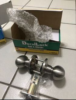 Doral lever lock bed & bath Privacy Door Lever in Satin Nickel