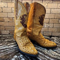 Absolutely Fantastic Cowboy Boots ~ Authentic  Hornback Crocodile Gator Leather ~ Excellent Condition ~ Buttercup Yellow Leather ~ Vintage