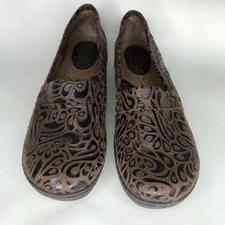 born shoes clogs women size 10M brown leather upper