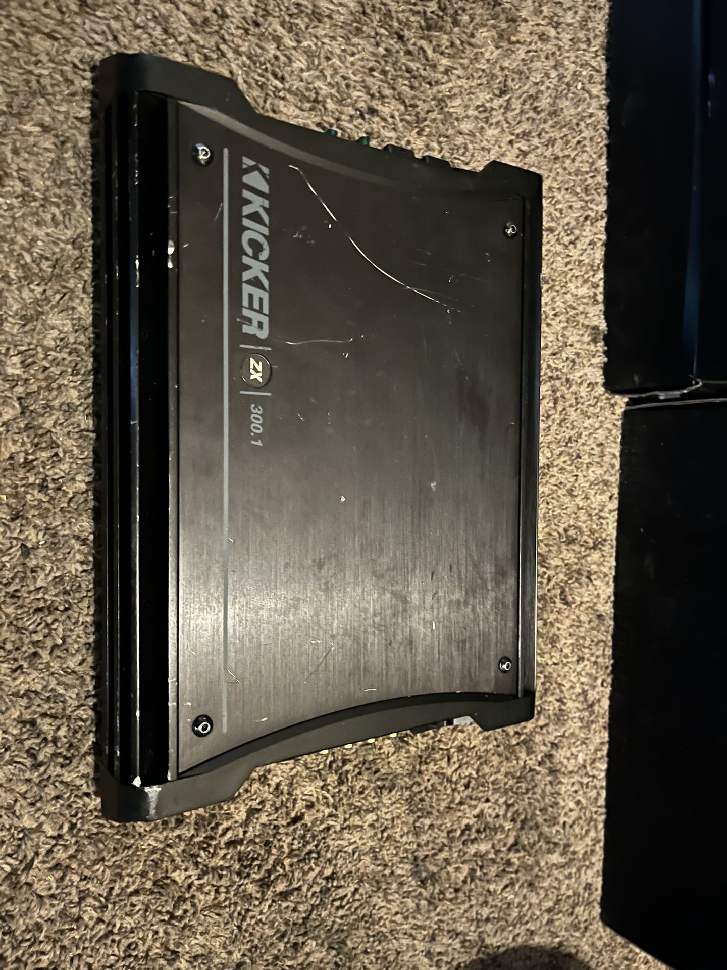 Kicker ZX300.1