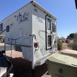 2001 Eagle Cap Intermountain Cabover Camper
