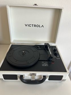 Like New! White Victrola Journey Bluetooth Portable Suitcase Record Player