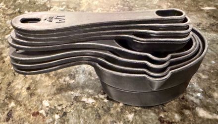 Plastic black color measuring cups set