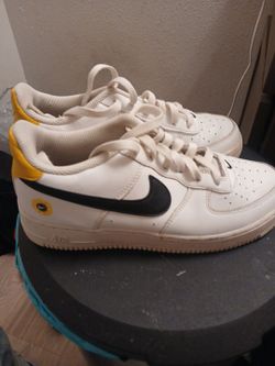 Nike Air Force 1LV8 have a Nike day