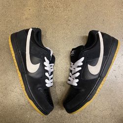 Nike SB dunk low black white gum bottom