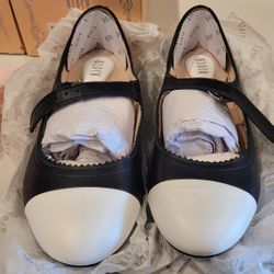 White and Black Women's Cassiope 