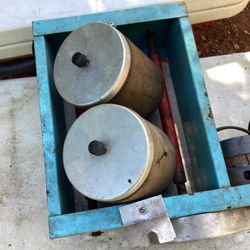 Lottone Compact Lapidary Tumbler Model QT.-N.R. 115 V/AC 60 cycle 60 watts-.92 amps CARBORUNDUMI tortone Division The Carborindum Company, Seattle, Wa