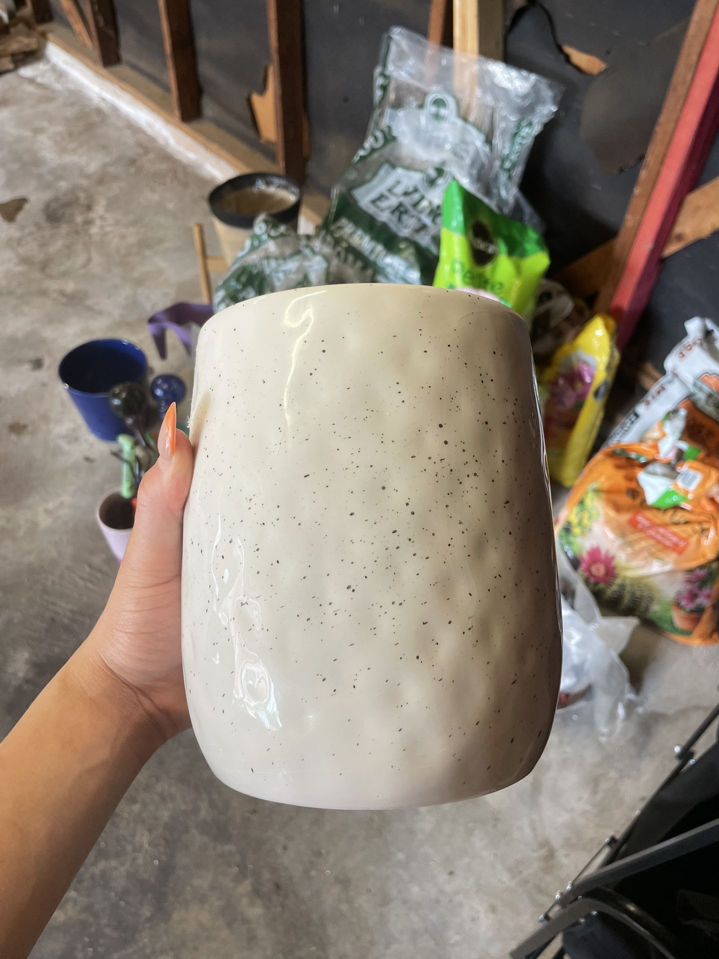 πΌ Garden Supplies β Flower Pots, Soil, and Rocks πͺ΄