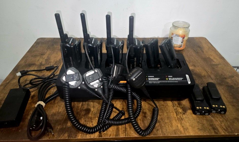 Motorola DTR700 900 2 Way Radio