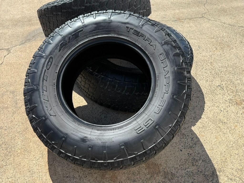 3 Tires Nitto LT285/75R18 40% tread