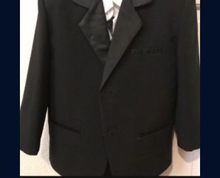 Tuxedo Suit Size 6T