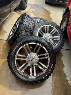 Toyota tundra wheels 20”