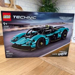 LEGO Technic Aston Martin Valkyrie 42208 New
