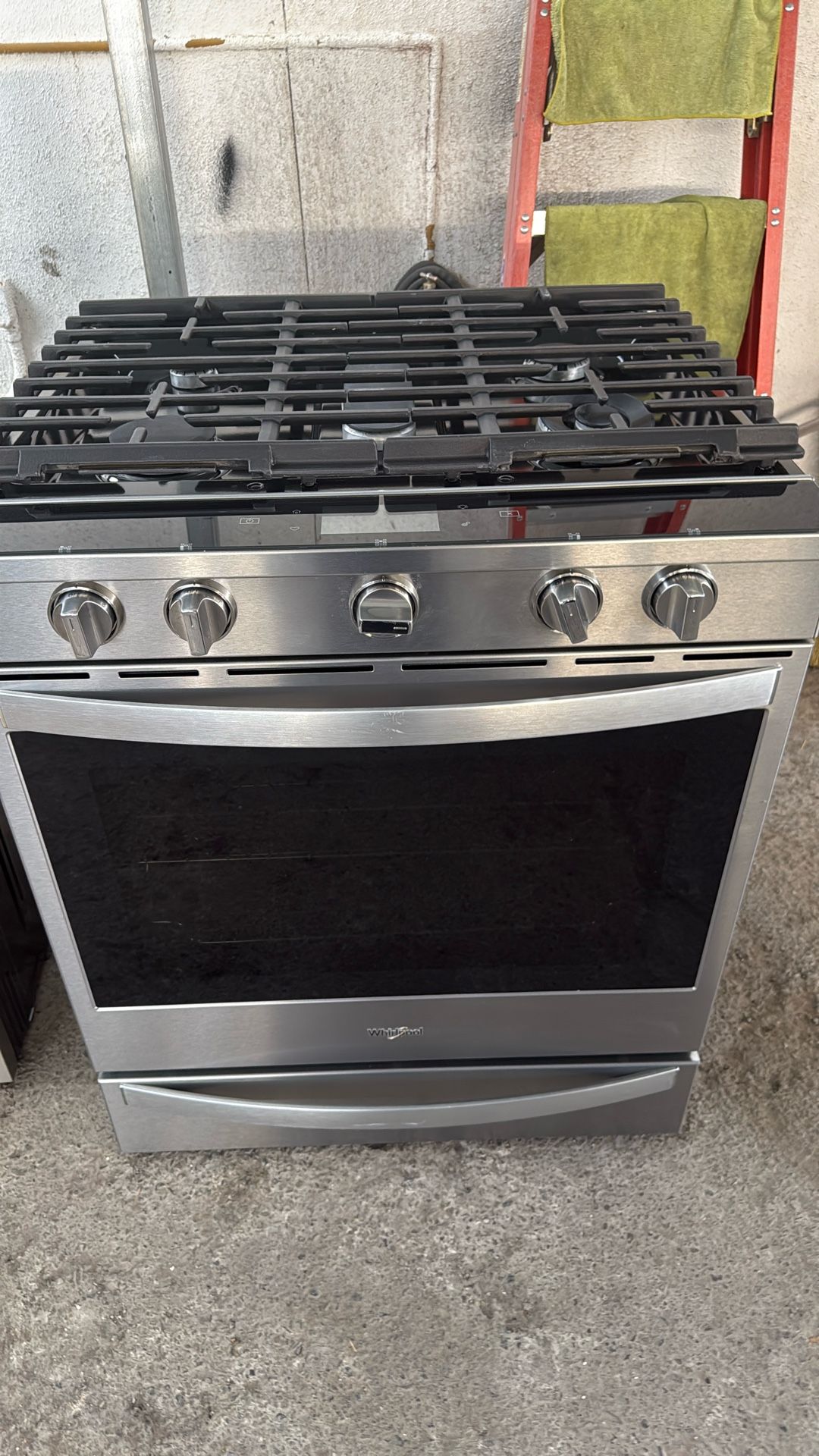 Whirlpool 5 Burners Gas Range With A Comal Stove