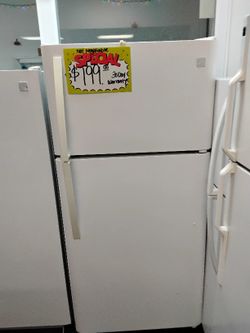 Top Freezer Fridge In Excellent Condition 