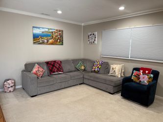 Sectional Couch with pullout bed