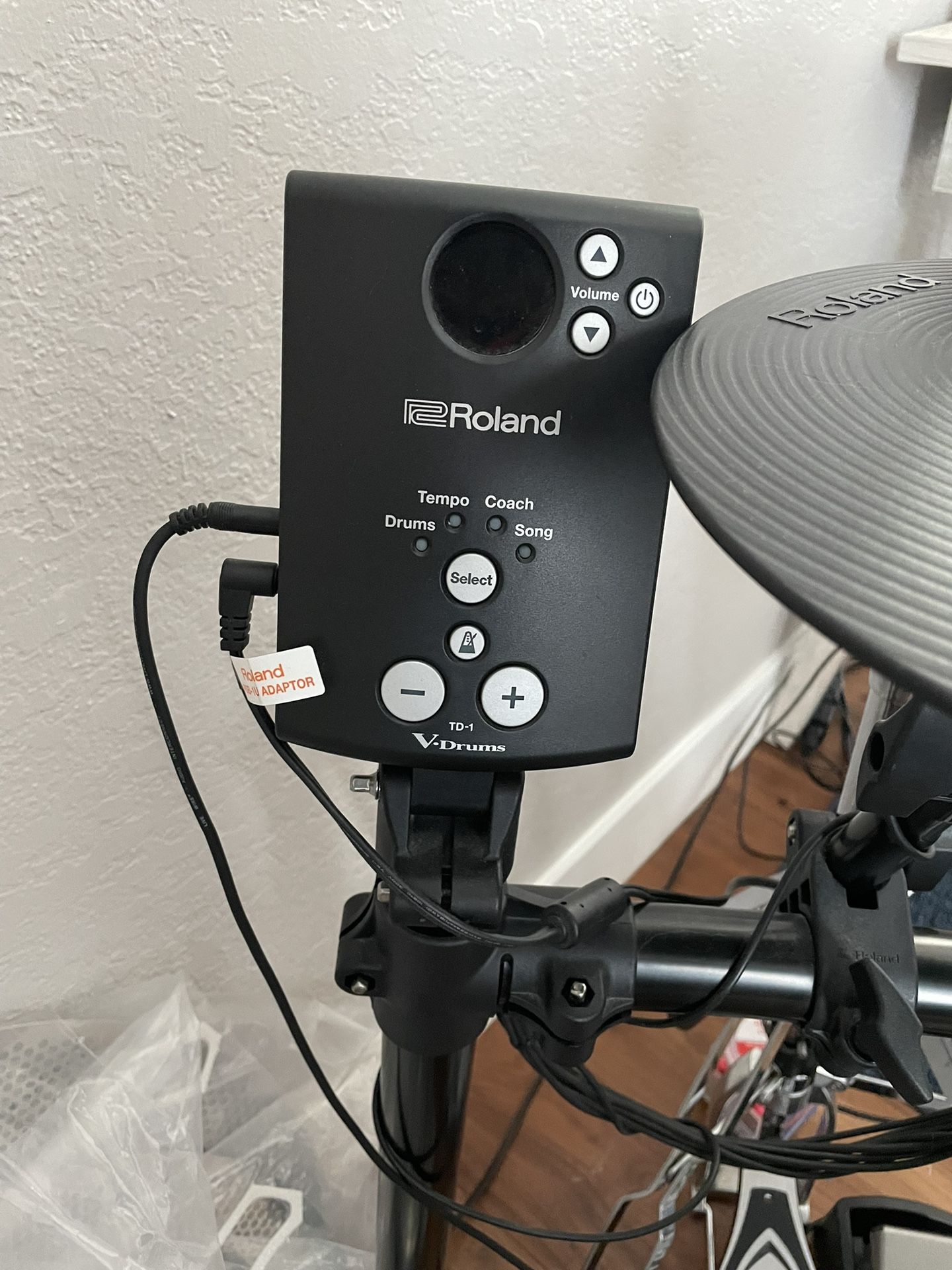Electronic Drum Kit (Roland TD-1) + Double Bass Drum pedal and throne