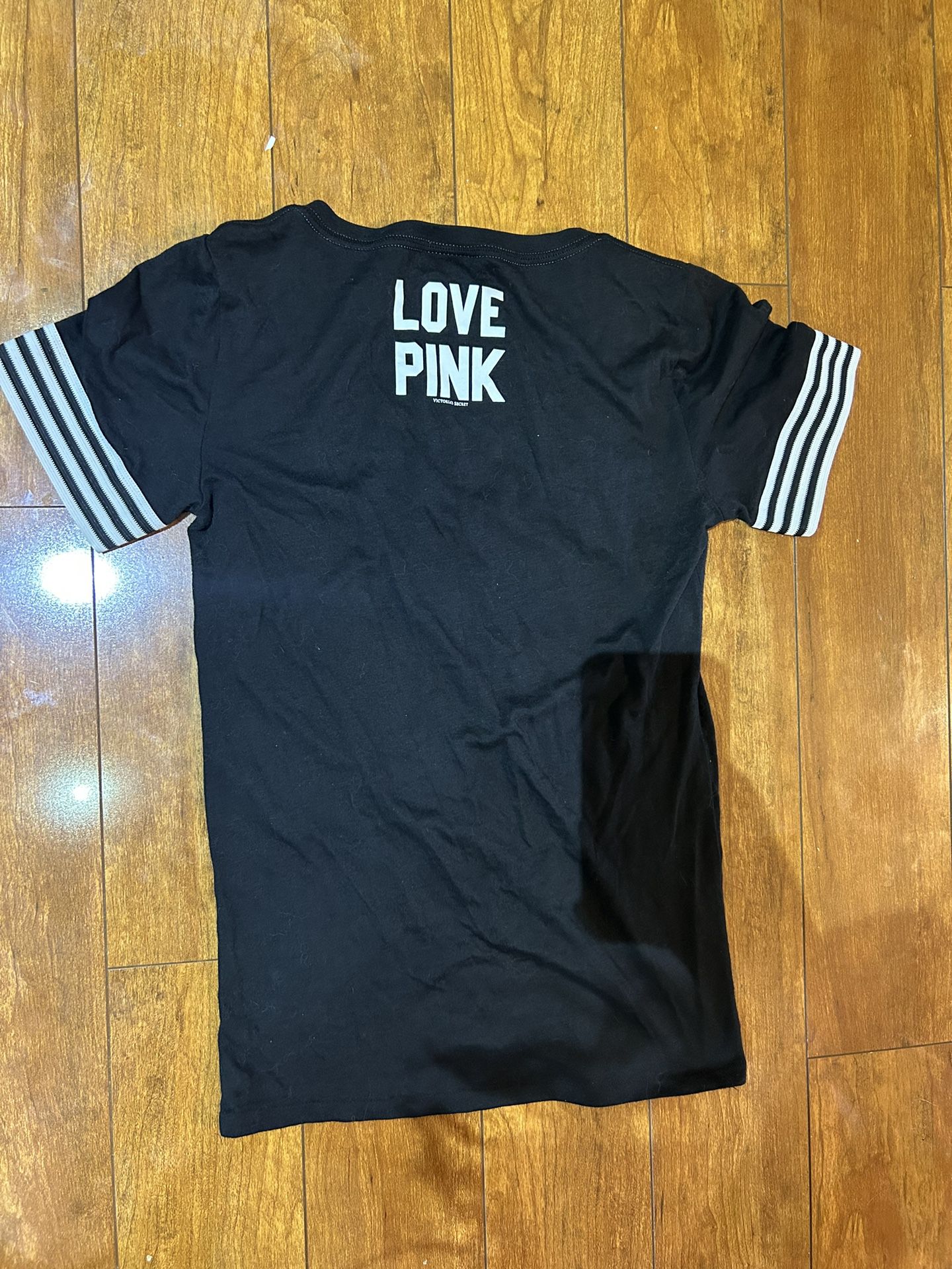 Victoria's Secret PINK Chicago White Sox T Shirt small for Sale in  Schaumburg, IL - OfferUp