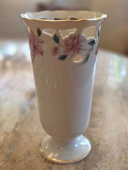 Lenox Barrington Collection Pierced Cutout Vase Pink Peony Floral Gold Trim USA