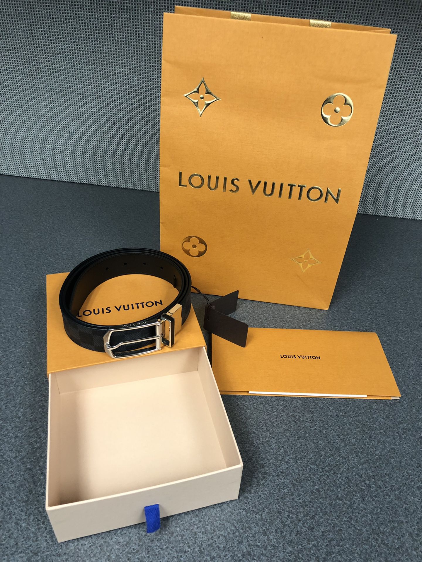 Louis Vuitton Slender 35mm reversible. Graphite. Authentic M9074Q for Sale  in Bedford, OH - OfferUp