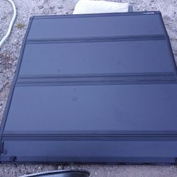 Brand New Hard Shell Foldable Bed Cover For A 20-22 Gladiator