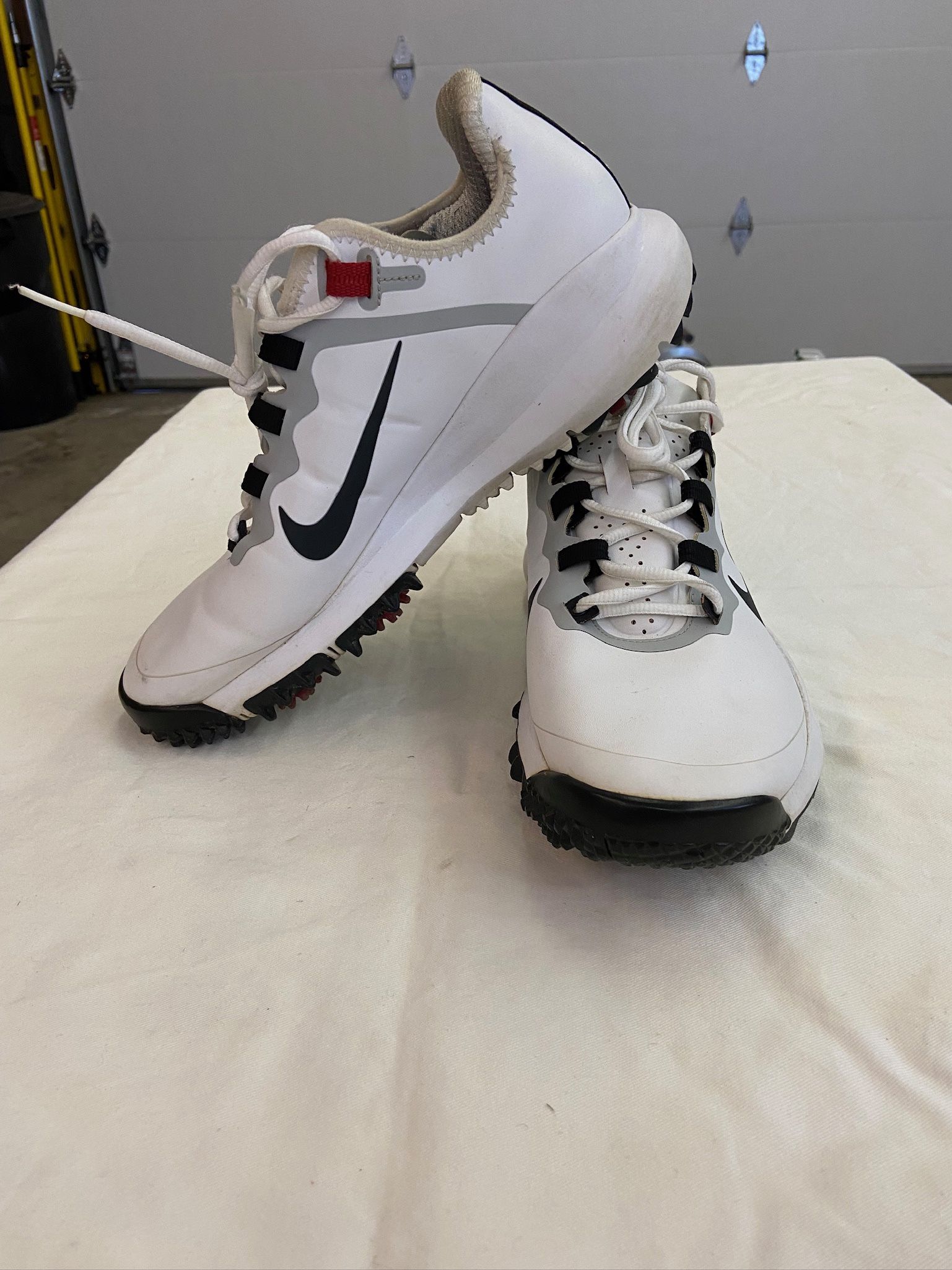 Nike 2014 Tiger Woods Golf Shoes, White, Size 9