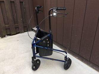 CAREX HEALTH 3 WHEEL TRIO WALKER ROLLER
