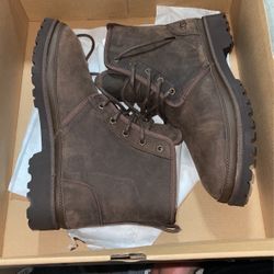 MEN UGGS 8.5 Fit Like 9-