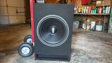 Sundown Audio 18in sub in box w/ Amp