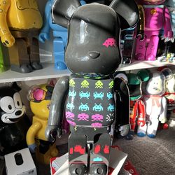 Space Invaders Bearbrick 1000%