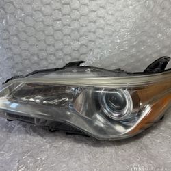 2015-2016-2017 Toyota Camry Halogen Left Side Headlight OEM 