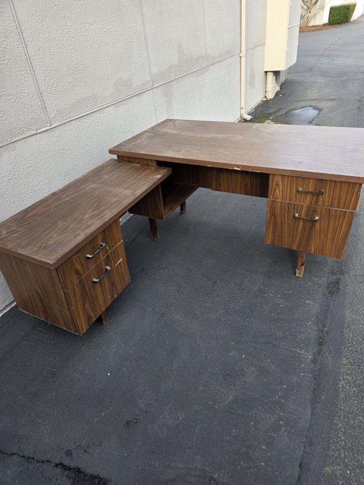 Wood Desk With Left Hand Return