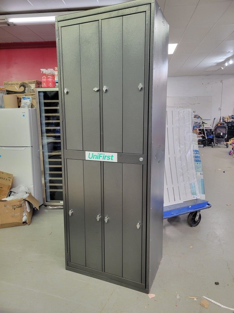 8 Compartment Storage Locker