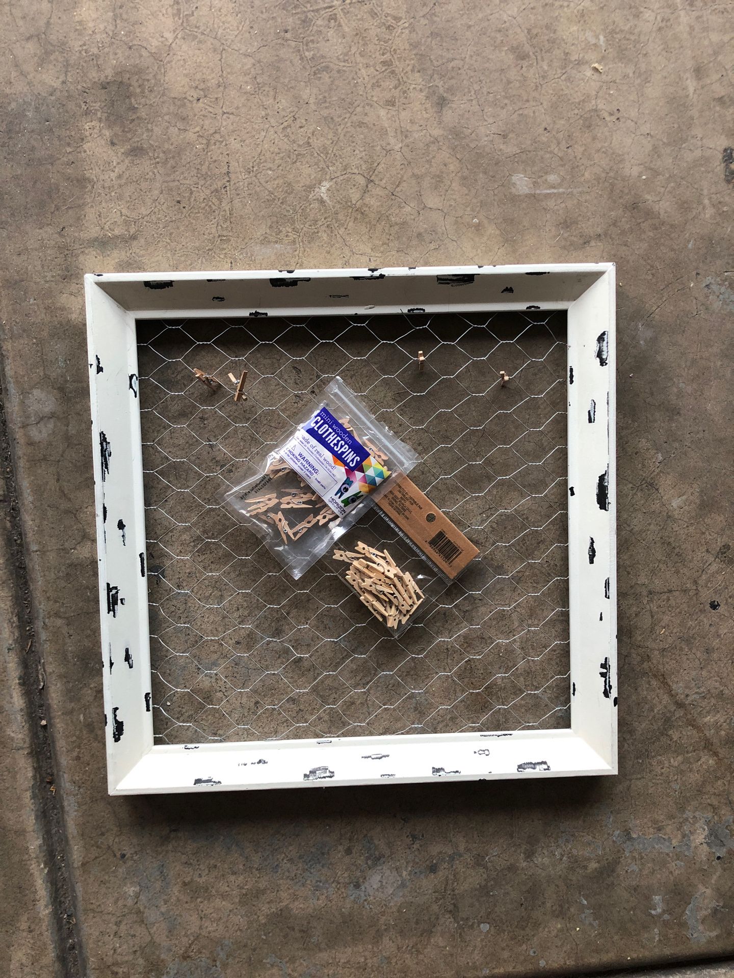 Chicken wire frame with hooks