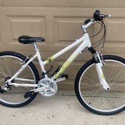 Diamondback Lustre2 Mountain Bike