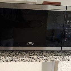 Oster countertop Microwave 1.1 Cu ft for sale  